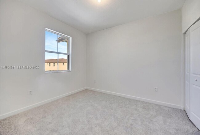 Building Photo - 2546 SE 29th St