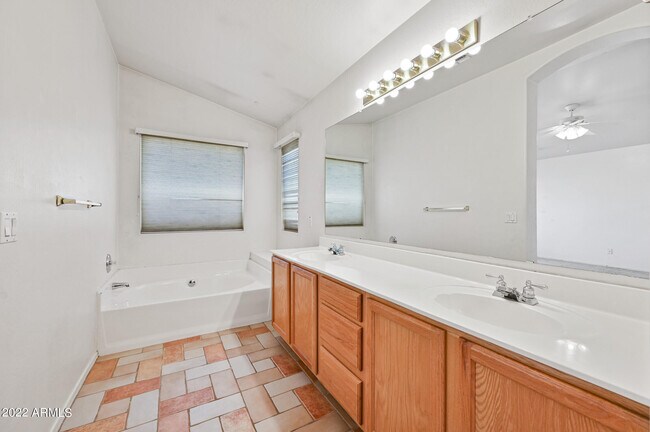 Building Photo - 5047 S Roosevelt St