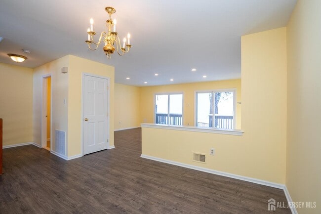 Building Photo - 42 Chicopee Dr