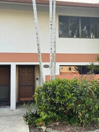 Building Photo - 4425 SW 70th Terrace