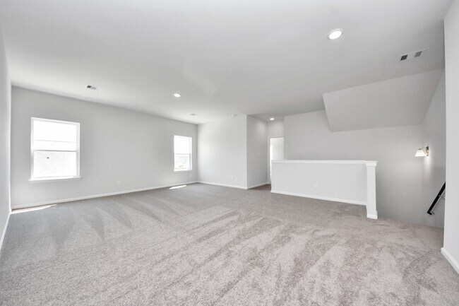 Building Photo - 2715 Crested Creek Ln