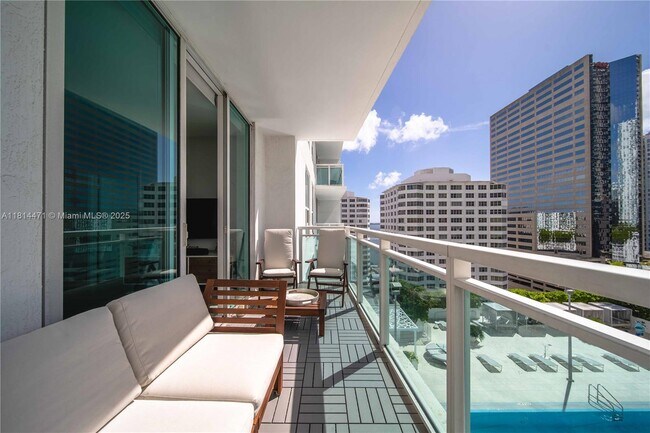 Building Photo - 950 Brickell Bay Dr