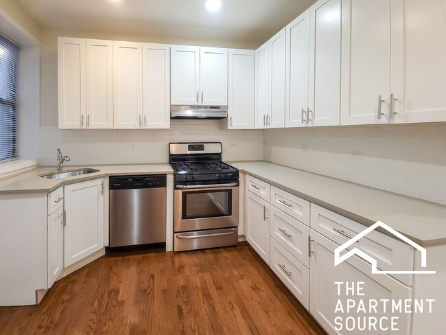 Building Photo - 1829 W Leland Ave