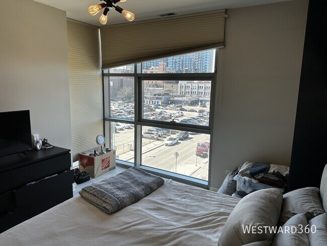 Building Photo - 225 S Sangamon-407