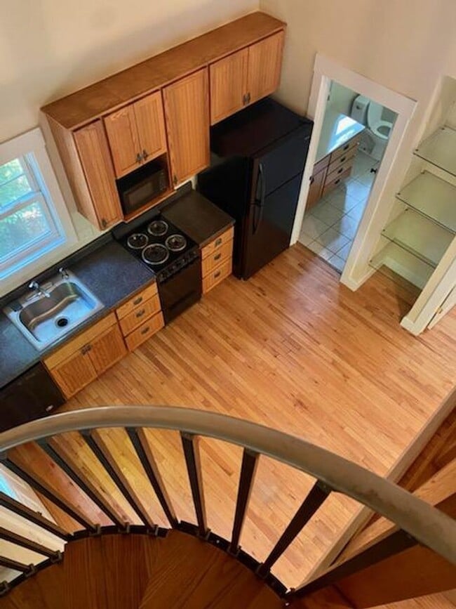 Building Photo - Montford Rental!