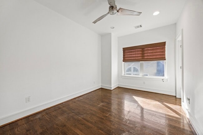 Building Photo - 5707 Schuler St