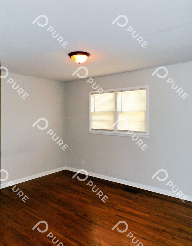 Building Photo - 1003 Heard Ct SE