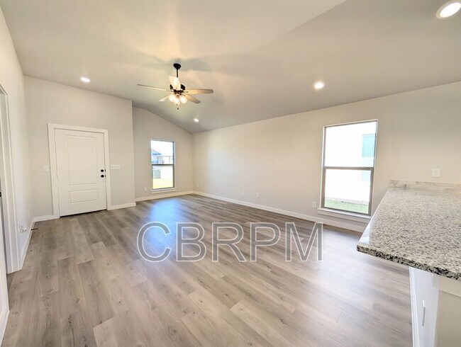 Building Photo - 3220 Cottonwood Ave