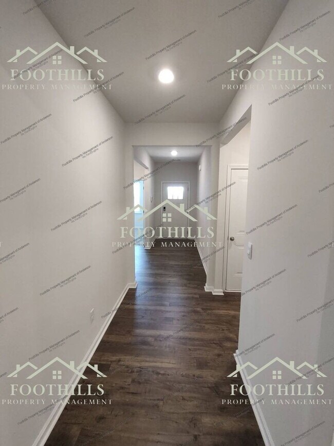 Building Photo - 102 Fancy Trl