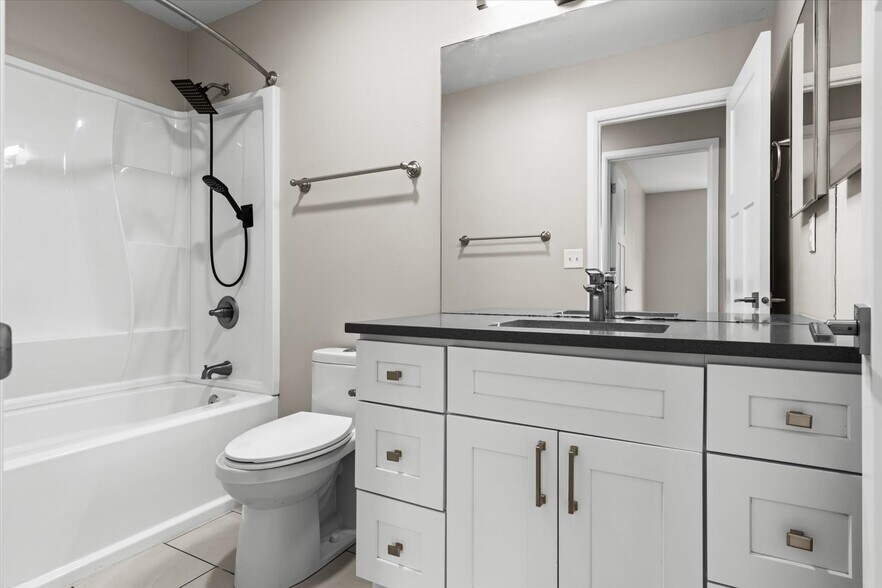 Building Photo - 501 23rd Ave S