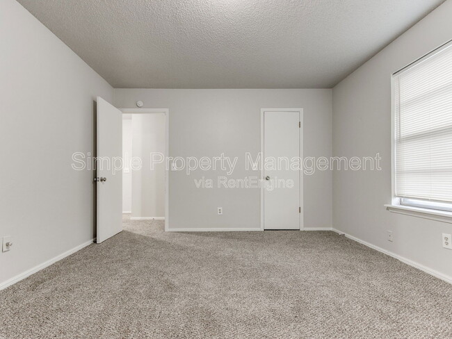 Building Photo - 8508 Candlewood Dr