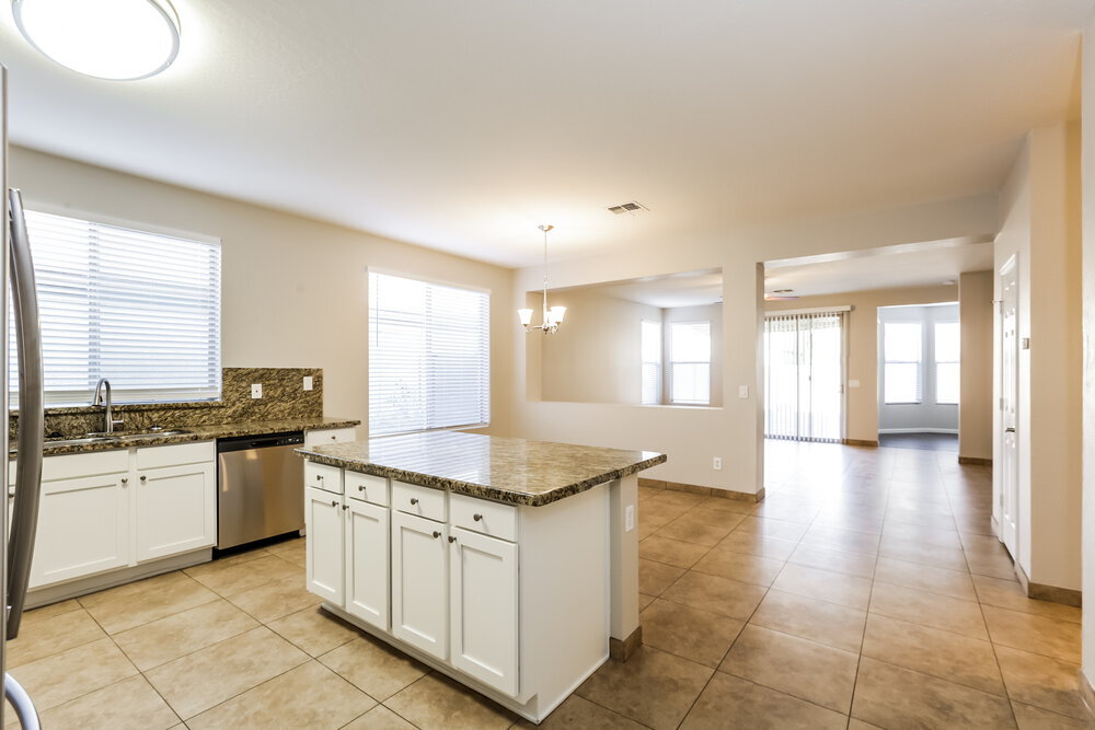 Building Photo - 3014 W Donner Dr