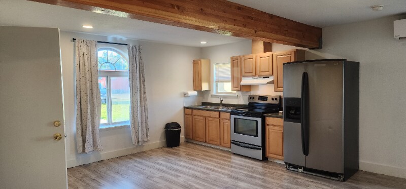 Primary Photo - 1112 Robert Bush Drive West