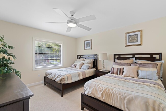 Building Photo - 9267 Vista Del Lago