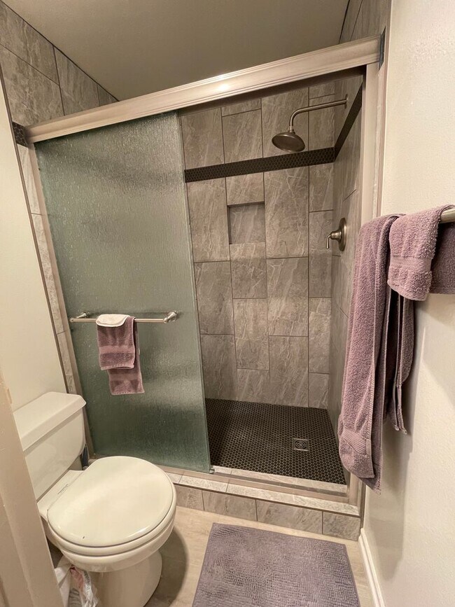 Building Photo - Charming 3Br/2Ba Updated Fully Furnished Vacation Rental W/ Golf Course View