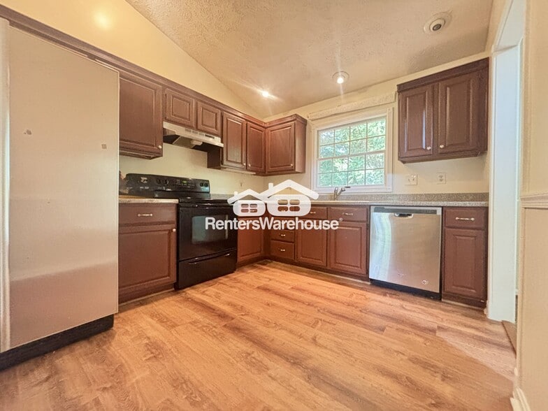 Building Photo - 20925 Shakespeare Dr