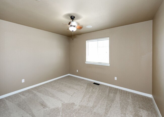 Building Photo - Westside 3 Bed Townhouse in Gold Hill Mesa