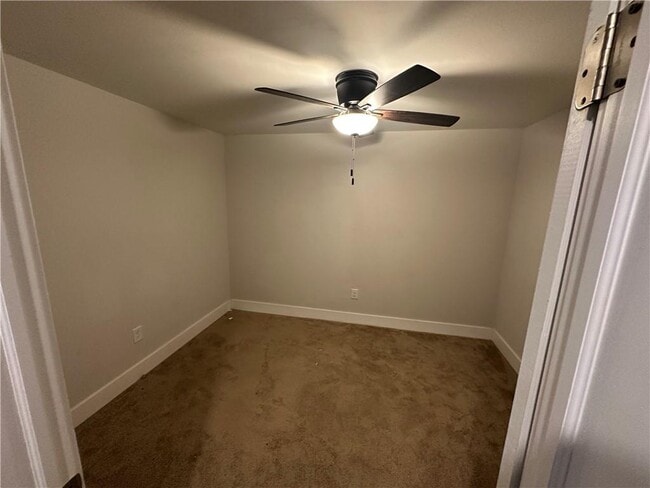 Building Photo - 370 Crestbrook Ln