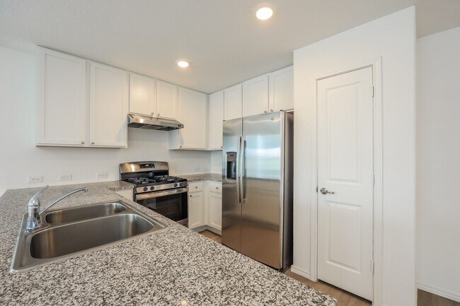 Building Photo - 12050 Pewee Ct