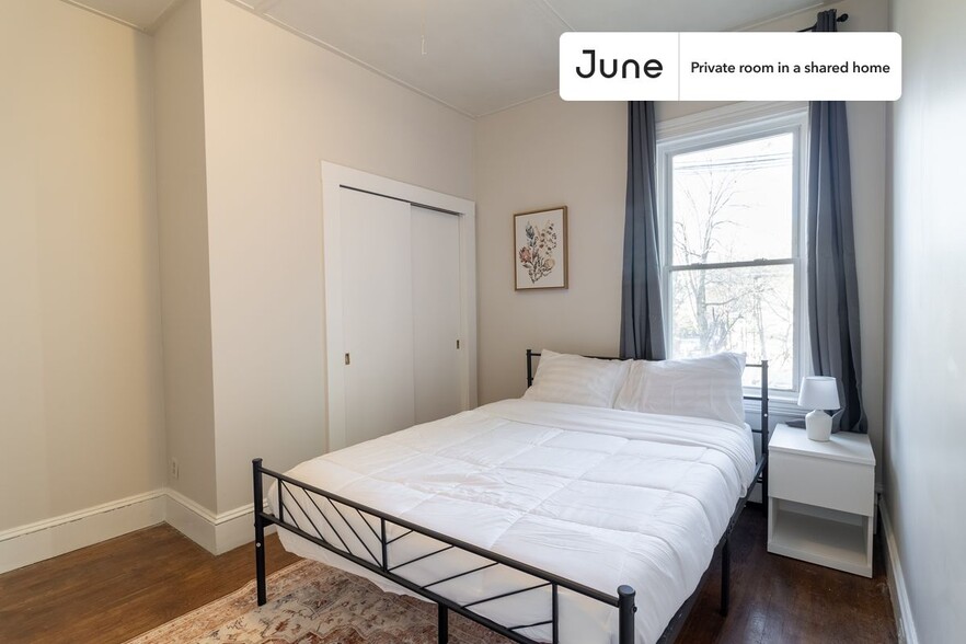 Primary Photo - Private bedroom in 3 bed/1 bath Home