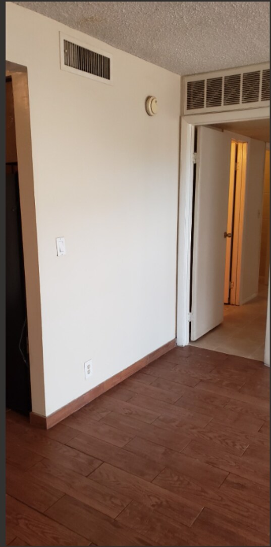 Building Photo - 1 Bedroom 1 Bath In Central Las Vegas
