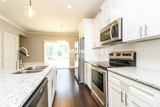 Building Photo - 3 Bedroom Pet-Friendly Home in Hendersonville, TN with Main Street Renewal