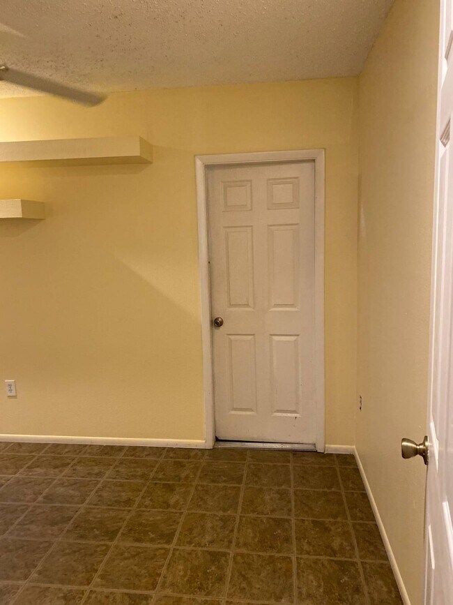 Building Photo - 5344 Elwood Rd