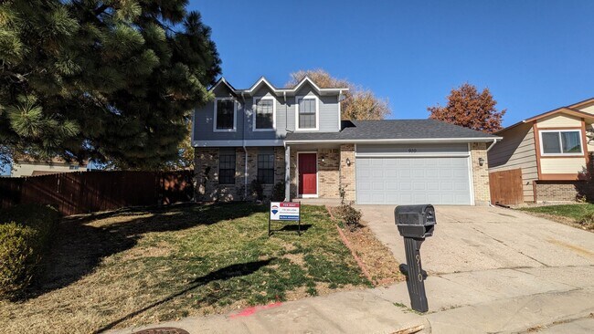 Building Photo - SPACIOUS TWO STORY 3 BED/2.5 BATH WITH FEN...