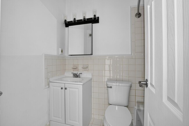 Building Photo - 540 Bramhall Ave