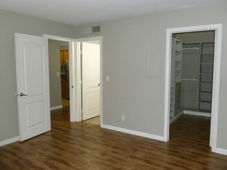 Building Photo - 2110 Sealion Dr