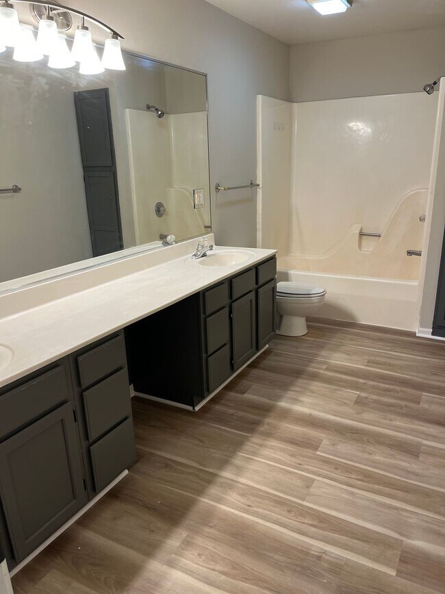 Building Photo - 3bedroom 3 bath. coming soon.