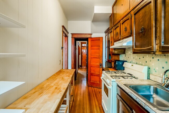 Building Photo - 1236 Oates St NE