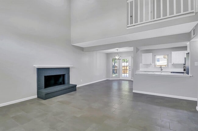 Building Photo - 401 S Cannady Dr