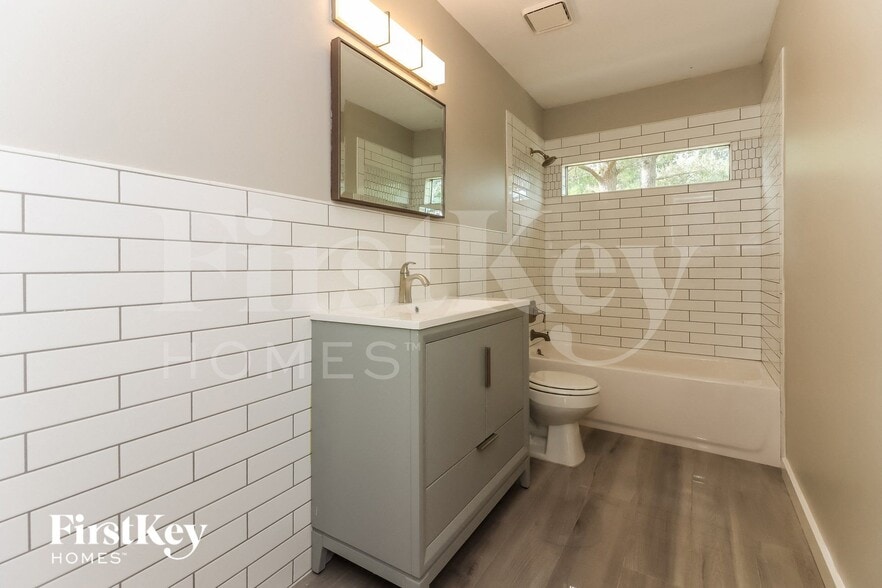 Building Photo - 7935 Shangrila Ln