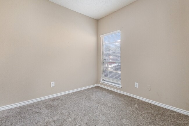 Building Photo - 3643 W Northgate Dr