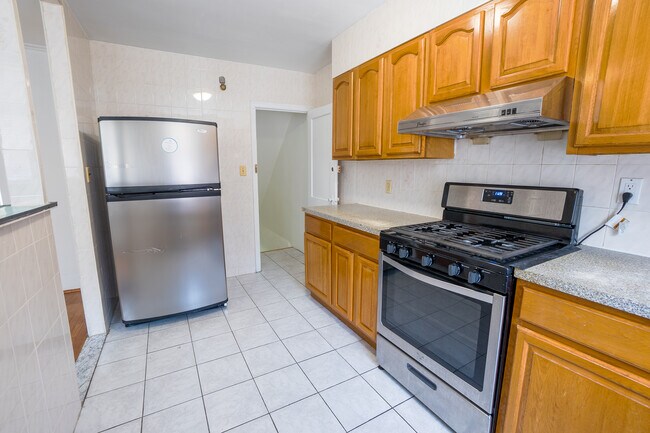 Kitchen - 6835 Kindred St