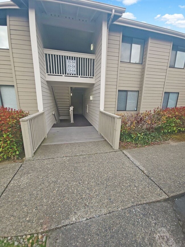 Building Photo - View of Renton Valley 2b/1.5ba Condo ***COMING SOON***