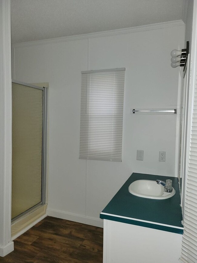 Building Photo - Ready to Move in!