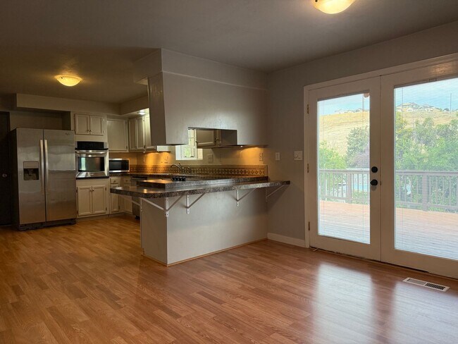 Building Photo - Spacious 3 Bedroom Home with Large Yard & 2-Car Garage
