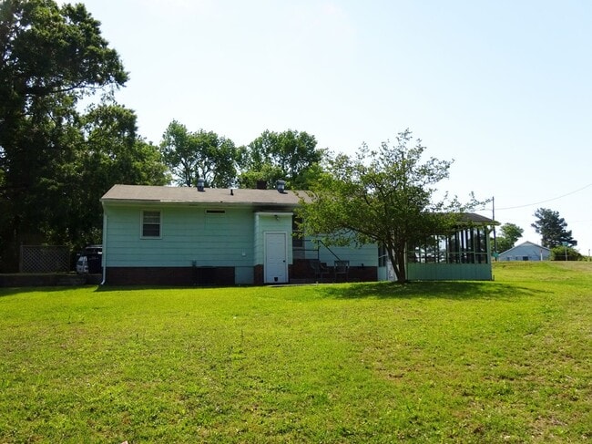 Building Photo - Lake Front Adorable Home!