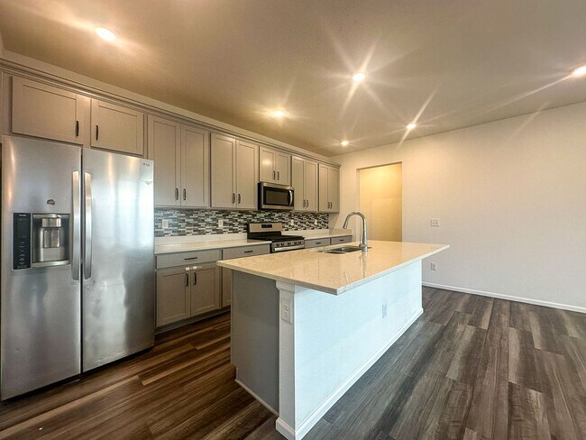 Building Photo - East Facing 3bd 2.5ba paired home in Sende...