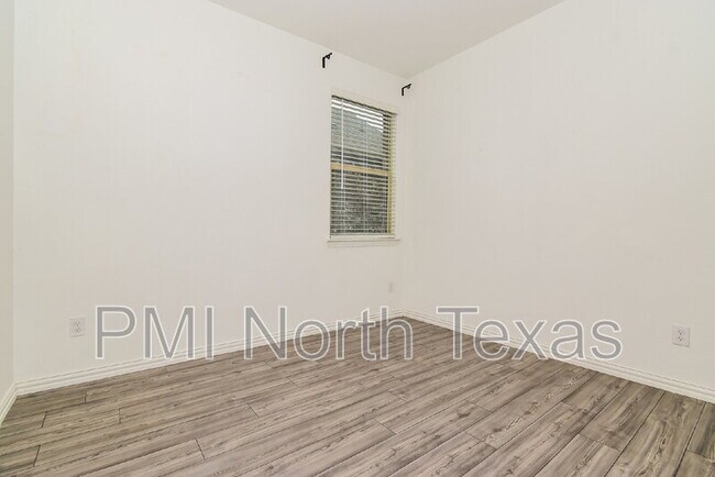 Building Photo - 1208 Mesquite Ln