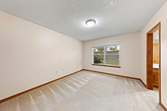 Building Photo - 406 Bally Way