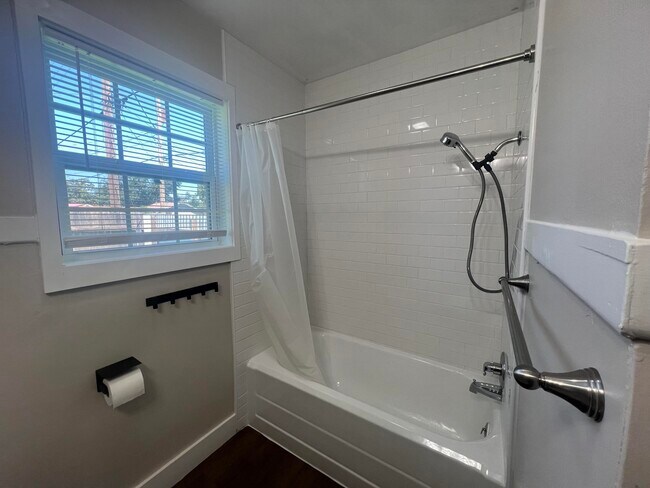 Building Photo - 2202 28th St