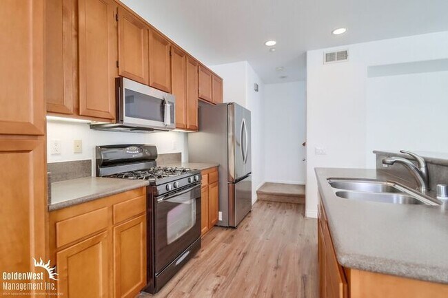 Building Photo - Charming 2Bdm 2Ba Tri-Level Condo in Otay ...