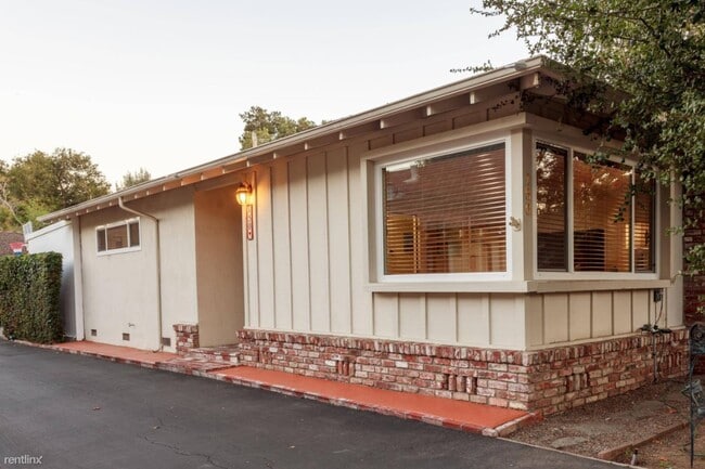 Building Photo - 150 Tennyson Ave