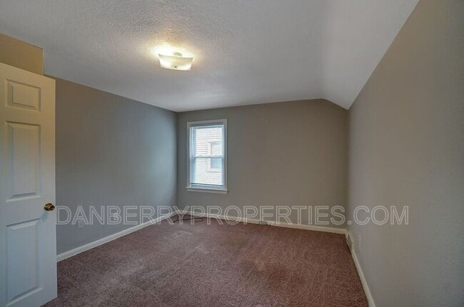 Building Photo - 1017 Searles Rd