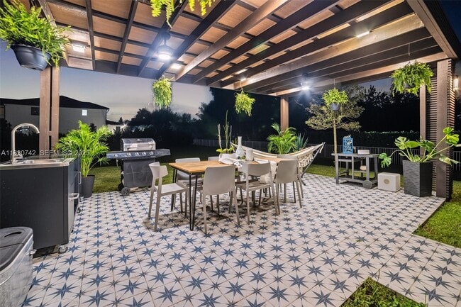 Building Photo - 5000 SW 159th Ave