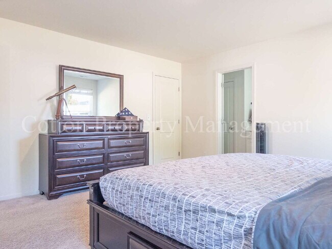 Building Photo - 3083 Day Dream Ln