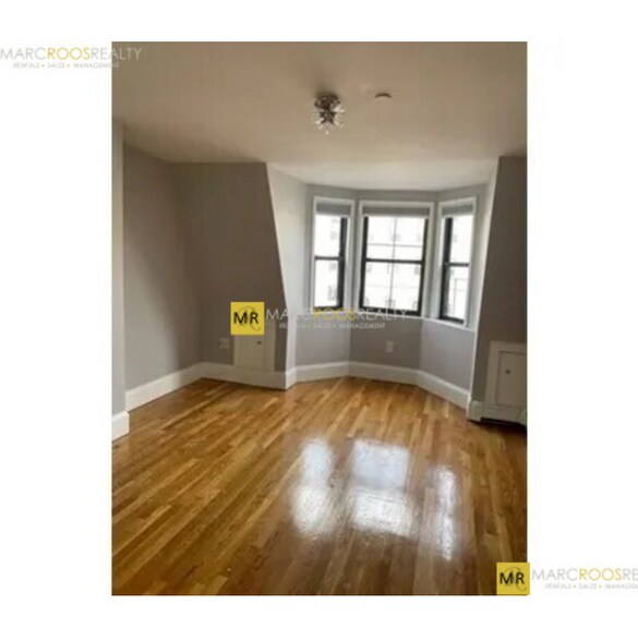 Building Photo - 806 Tremont St